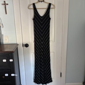 Chic Black and White Chevron Maxi Dress
